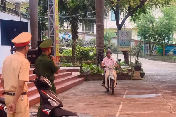 Đảm bảo an toàn, xử lý nghiêm tình trạng giao xe cho người chưa đến tuổi.