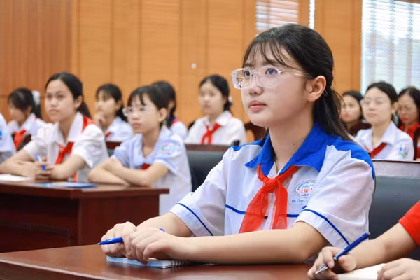 Các em học sinh được trang bị kiến thức, kỹ năng chuẩn bị bước vào kỳ thi.