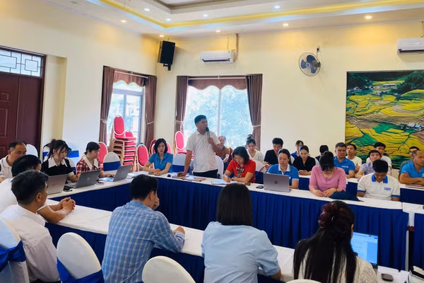 Các đại biểu thảo luận tại buổi hội thảo.