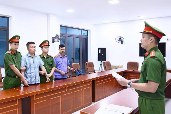 Thi hành lệnh giữ khẩn cấp với ông Nguyễn Hà Duy.