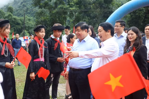 Phó Thủ tướng Nguyễn Chí Dũng tham dự lễ khởi công tại Tuyên Quang.