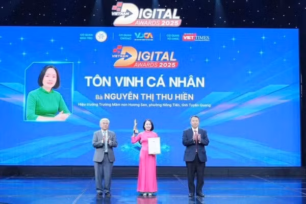 Bà Nguyễn Thị Thu Hiền được vinh danh trong công tác chuyển đổi số.