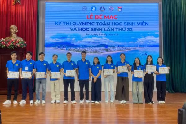 Sinh viên Trường Đại học Tân Trào thể hiện bản lĩnh trên sân chơi trí tuệ.