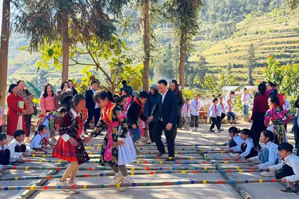Tuyên Quang chú trọng giáo dục văn hóa truyền thống trong trường học.