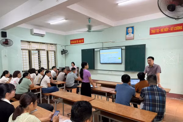 Giáo viên Tuyên Quang được bồi dưỡng kỹ năng gắn với thực tiễn giảng dạy.