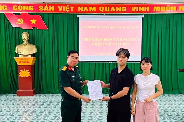 Lá đơn tình nguyện nhập ngũ của Hà Duy được tiếp nhận.