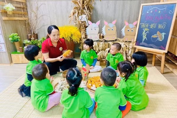 Cô Nguyễn Thị Oanh xây dựng những bài học mang tính trải nghiệm cao giúp trẻ hứng thú và hăng say từng bài học.