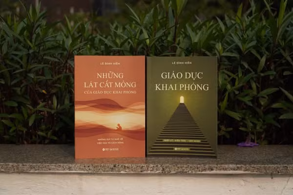 Hai cuốn sách Giáo dục khai phóng.