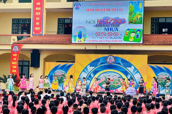 Buổi ngoại khóa, tuyên truyền, nâng cao nhận thức cho học sinh về môi trường. 