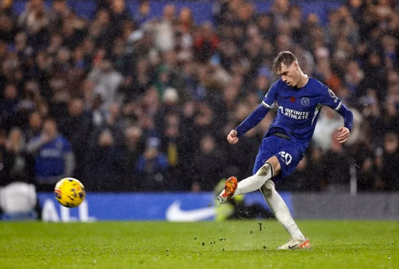 Tờ Sun Sport cho hay, phong độ xuất sắc trong màu áo Chelsea đã giúp cho Palmer lần đầu được HLV Gareth Southgate triệu tập lên tuyển Anh. Cole Palmer ‘xát muối’ vào đội bóng cũ Man City