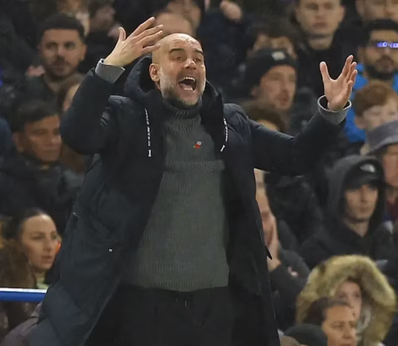 HLV Pep Guardiola của Man City thừa nhận đội nhà bị Chelsea cầm hoà 4-4 ở vòng 12 do không kiềm toả được người cũ là Palmer và Sterling. Cole Palmer ‘xát muối’ vào đội bóng cũ Man City