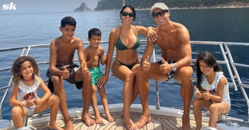 Cô nàng Georgina Rodriquez, bạn gái siêu sao Cristiano Ronaldo, xếp thứ hai trong danh sách. 6 nàng WAGs 'xinh đẹp và chịu chơi’ nhất thế giới năm 2023