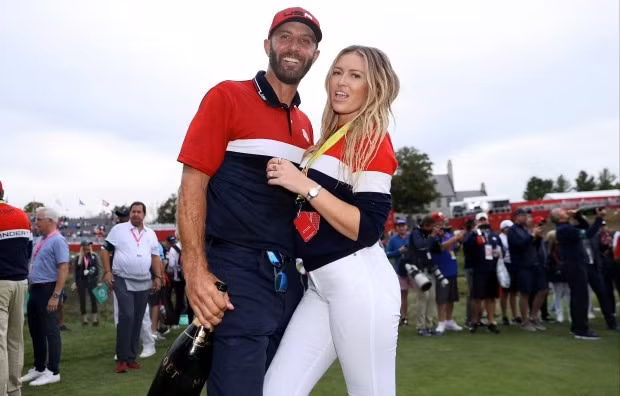 Paulina và Johnson bắt đầu hẹn hò từ năm 2013. Nàng WAG tay golf Mỹ khoe ảnh bikini tuyệt đẹp