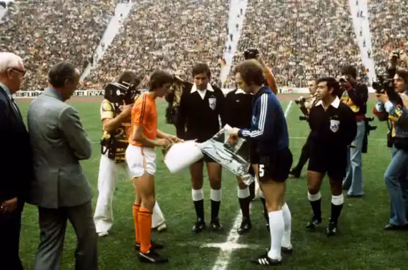‘Hoàng đế bóng đá’ Beckenbauer qua đời