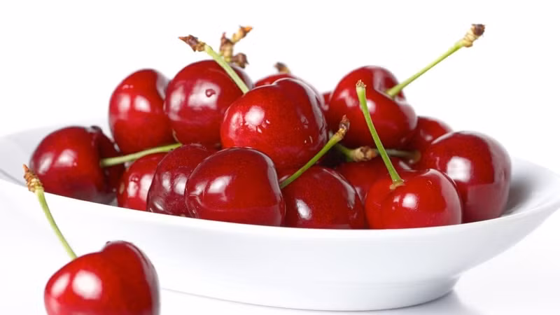 Trong quả anh đào có chứa chất phytochemicals và các chất chống oxy hóa có khả năng trị bệnh sỏi thận hiệu quả. Top loại quả khắc tinh của sỏi thận bán nhiều ở chợ