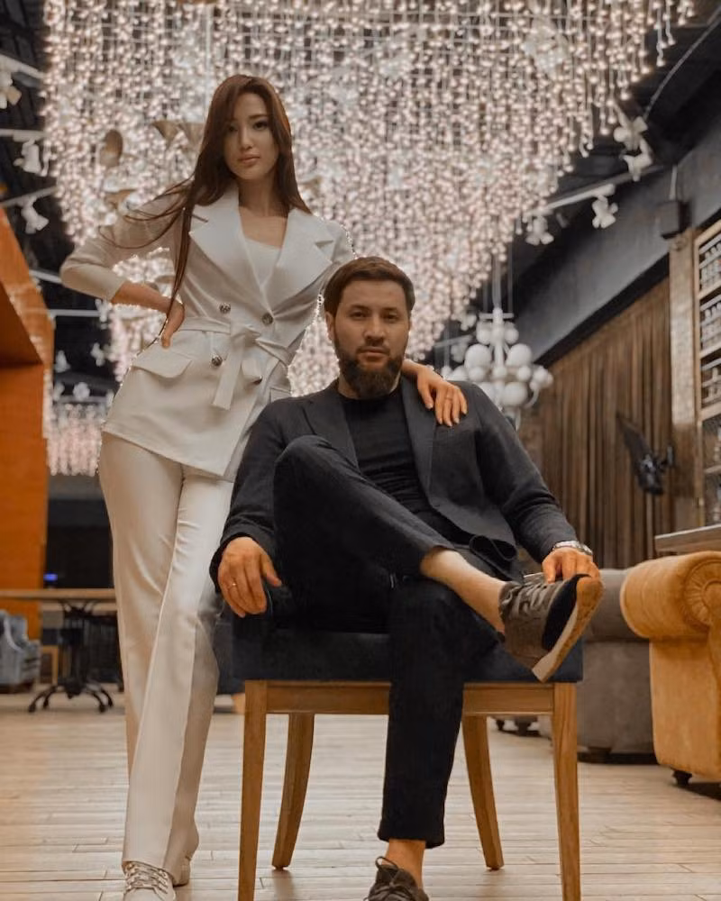 Theo tờ Nur của Kazakhstan, Sabina sở hữu khối tài sản lên tới 4,6 triệu USD tính đến năm 2023, xếp thứ 11 trong danh sách những ngôi sao bóng chuyền giàu nhất thế giới. 'Nữ thần bóng chuyền' sở hữu khối tài sản triệu đô