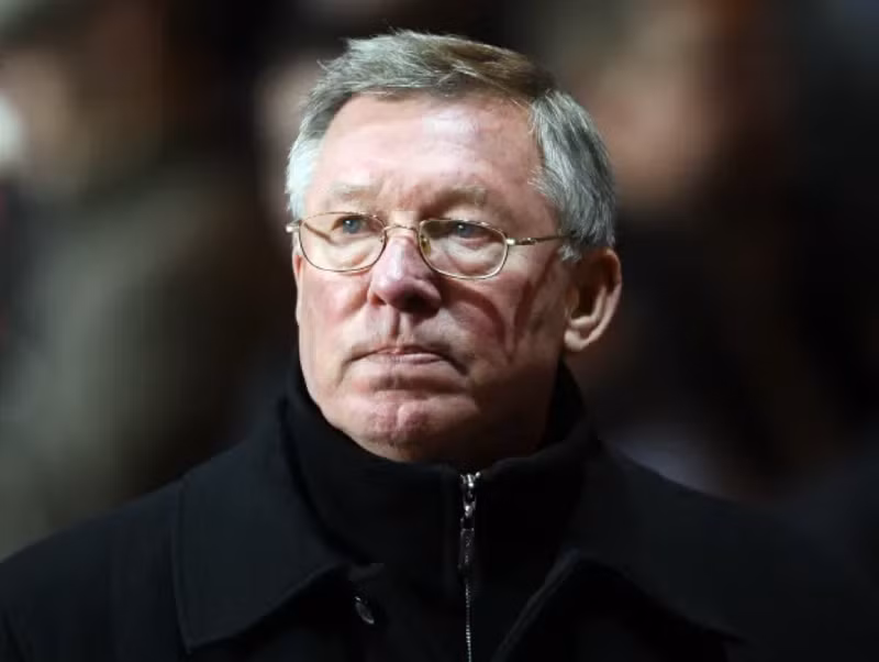<strong> 7. Sir Alex Ferguson: </strong>nhà cầm quân huyền thoại của Man Utd dù về hưu từ năm 2013 nhưng bóng đá giúp ông sở hữu khối tài sản 56 triệu Bảng.<br/> <strong> Bất ngờ danh tính huấn luyện viên giàu nhất thế giới