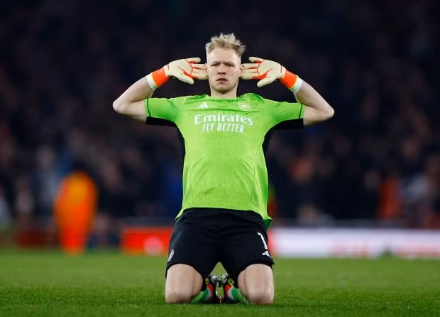 Thủ thành Ramsdale đáp lại sự khiêu khích từ người hâm mộ sau chiến thắng của Arsenal. Thủ môn mắc sai lầm khó tin, Arsenal vẫn chiếm ngôi đầu Ngoại hạng Anh