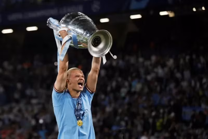 Erling Haaland được vinh danh là Cầu thủ xuất sắc nhất thế giới năm 2023, theo bình chọn của FourFourTwo. Messi, Ronaldo nhận tin… sốc