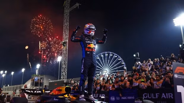 Max Verstappen là một tay đua xe công thức một nổi tiếng thế giới, thi đấu cho Red Bull. Bạn gái tay đua F1 Max xuất hiện lộng lẫy tại Tuần lễ thời trang Paris