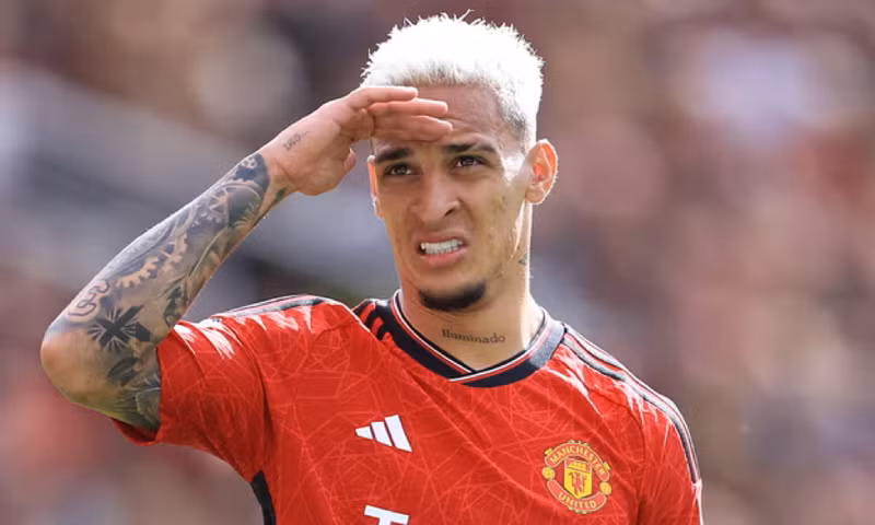 Man United bị yêu cầu giải trình việc 'ném tiền qua cửa sổ’ 