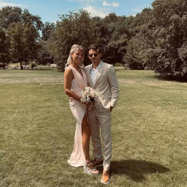 Tiền đạo Enes Unal cập bến Bournemouth (mượn từ Getafe, Tây Ban Nha) mang theo nàng WAG xinh đẹp Lisa Smellers đến với giải Ngoại hạng Anh. 5 nàng WAGs nóng bỏng vừa gia nhập bóng đá Anh