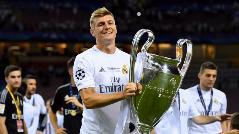 <strong> Toni Kroos</strong>: Tiền vệ tuyển Đức và câu lạc bộ Real Madrid có 43,2 triệu người theo dõi trên Instagram, giúp anh kiếm được 27.480 bảng cho mỗi bài đăng. 10 ngôi sao Champions League ‘giàu to’ nhờ đăng bài trên mạng xã hội
