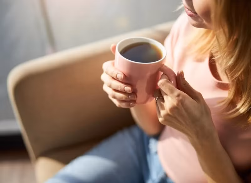 Việc sử dụng đồ uống giàu caffeine không được kiểm soát có thể dẫn đến tăng huyết áp. Top thực phẩm đại kỵ với người cao huyết áp nhiều người vẫn mắc