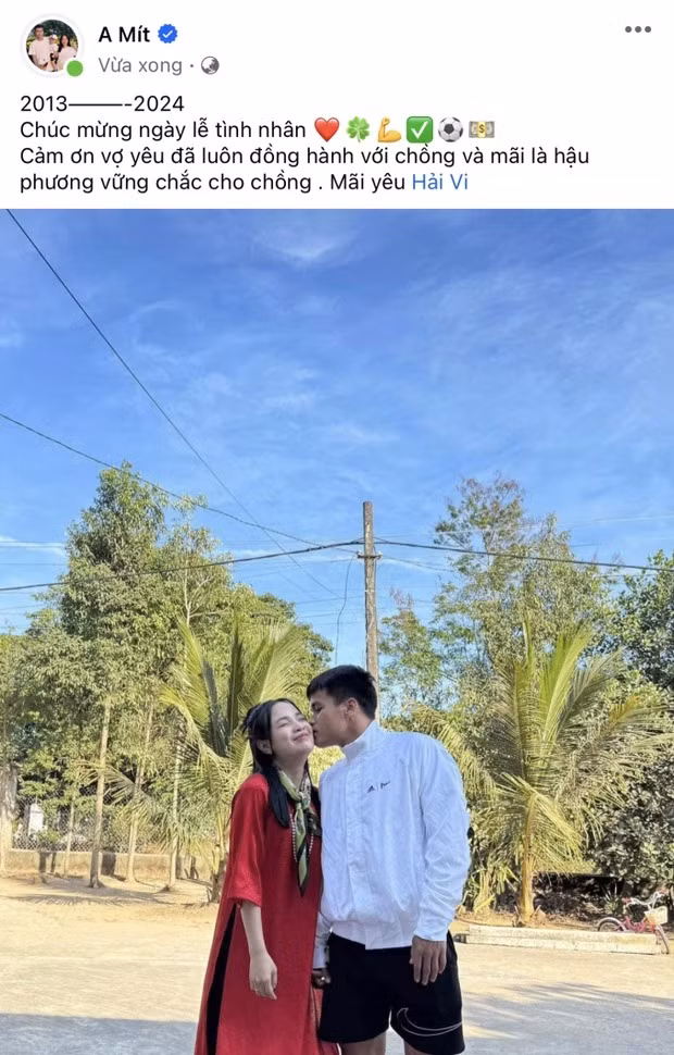 Tiền vệ A Mít gửi lời cảm ơn đến hậu phương vững chắc đã đồng hành với sự nghiệp của anh. Hội cầu thủ Việt công khai tình cảm ngọt ngào ngày Lễ tình nhân