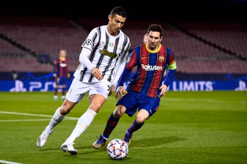 Ronaldo và Messi đều không có tên trong đội hình trong mơ xuất sắc nhất mọi thời đại của Benzema. Đáng chú ý, Benzema và Ronaldo từng có 9 năm sát cánh tại Real Madrid. Karim Benzema tự chọn đội hình trong mơ, phớt lờ Ronaldo và Messi
