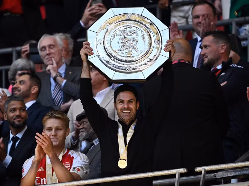 <strong> 7. Mikel Arteta (Arsenal):</strong> Nhà cầm quân người Tây Ban Nha giúp Arsenal liên tục trong top đầu Ngoại hạng Anh sau 20 vòng đấu. Họ cũng vào vòng 1/8 Champions League với tư cách đầu vòng bảng. Top 10 HLV xuất sắc nhất châu Âu nửa đầu mùa 2023-2024