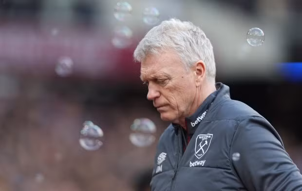 Đội bóng do David Moyes dẫn dắt nhận trận thua đậm nhất trong 60 năm qua. West Ham thua đậm nhất 60 năm, Arsenal trở lại đường đua vô địch
