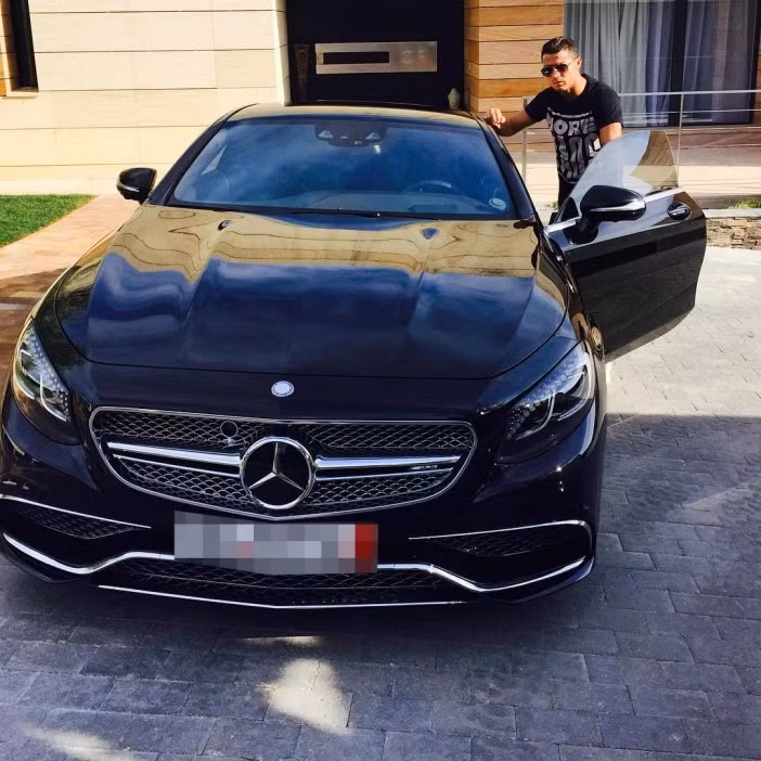  Chiêm ngưỡng dàn siêu xe trị giá hơn 530 tỷ của Ronaldo