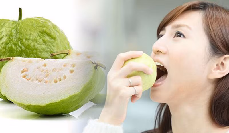 Vitamin C có trong ổi và cam là một chất chống oxy hóa mạnh giúp chống lại các gốc tự do có thể gây hại cho các tế bào não. Top những thực phẩm giúp tăng cường trí nhớ ai cũng cần