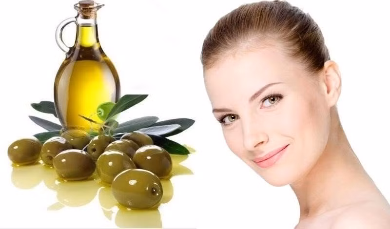 Dầu oliu giàu omega-3 có công dụng chống ô-xy hóa và chống viêm, xóa mờ dấu hiệu của làn da bị lão hóa. Top thực phẩm tự nhiên chống nắng cho làn da vào ngày chói chang