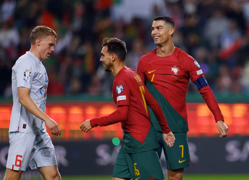Ronaldo lặng tiếng, Bồ Đào Nha vẫn làm nên kỳ tích 