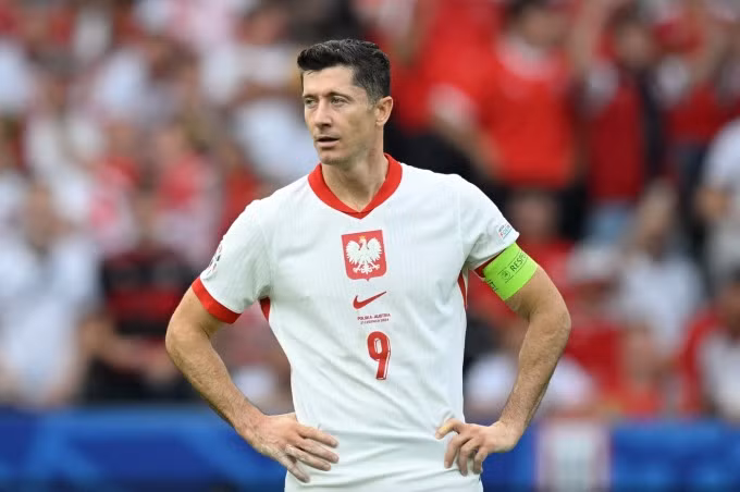 Robert Lewandowski vào sân trong khoảng 60 phút nhưng không thể giúp Ba Lan thoát thua 1-3 trước đối thủ Áo. Chùm ảnh: Đội bóng đầu tiên bị loại khỏi EURO 2024