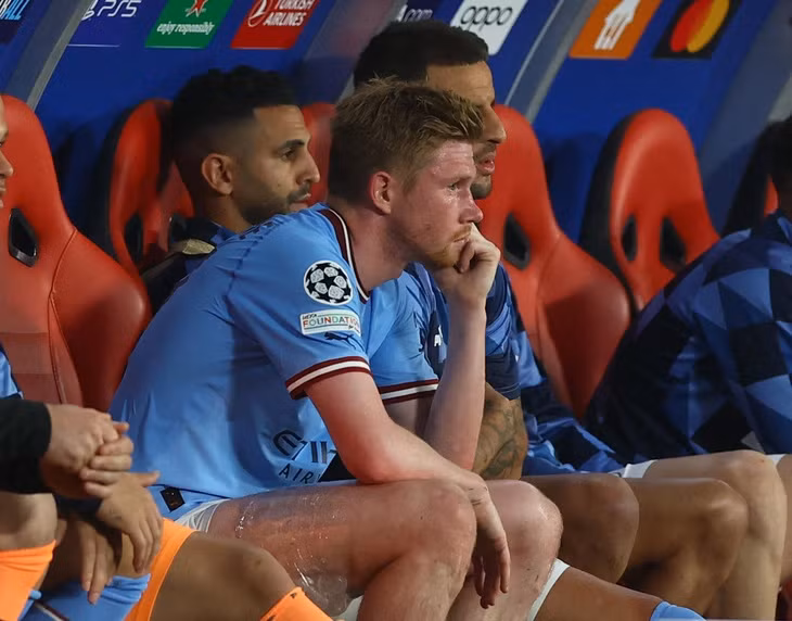 </strong> <strong> Kevin De Bruyne: </strong>Tiền vệ nhạc trưởng của Man City vẫn đang phải dưỡng thương dài hạn.<br/> <strong> Đội hình ‘thương binh’ đủ sức tranh ngôi vương Ngoại hạng Anh