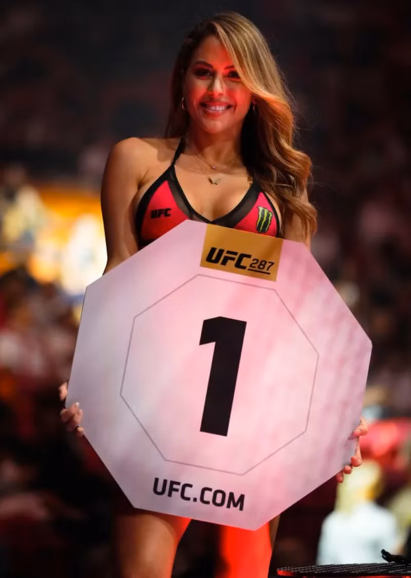 Loạt ảnh khiến người xem ngẩn ngơ của ‘Nữ hoàng trong lồng bát giác UFC’