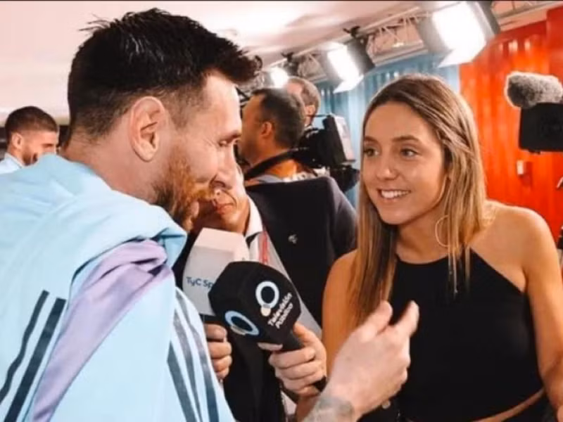 Thực tế, nhà báo Sofia Martinez thường xuyên phỏng vấn Messi và giữa họ khá thân thiết. Vợ bạn thân bênh vực Messi giữa khủng hoảng ngoại tình