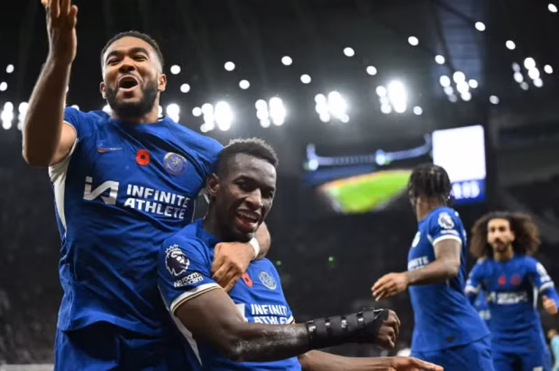 Cú hat-trick bàn thắng của Nicolas Jackson giúp Chelsea đánh bại Tottenham 4-1 trong trận cầu ‘điên rồ’ nhất lịch sử Ngoại hạng Anh rạng sáng 7/11. Chelsea thắng Tottenham trong trận đấu ‘điên rồ’ nhất lịch sử