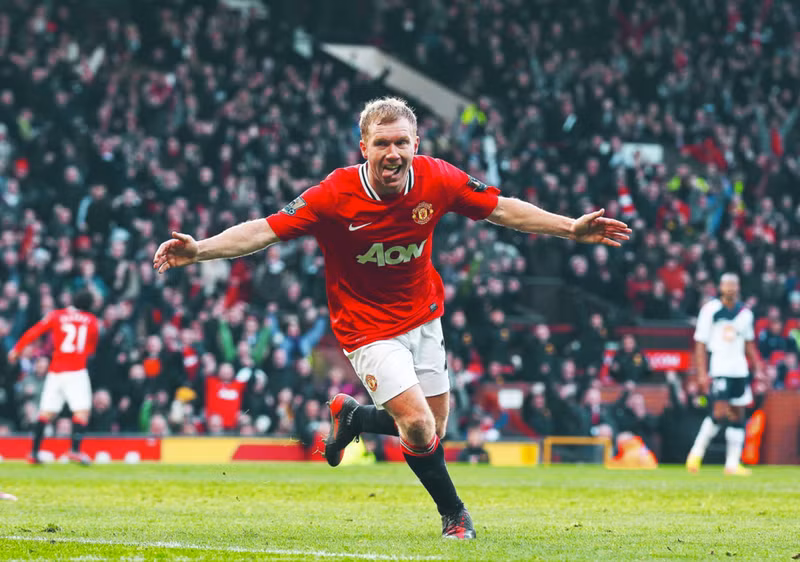 Cựu danh thủ Paul Scholes đứng thứ ba trong số những cầu thủ ảnh hưởng nhất tới câu lạc bộ của mình trong 25 năm qua tại Ngoại hạng Anh. Top 5 HLV và 5 cầu thủ ảnh hưởng nhất Ngoại hạng Anh