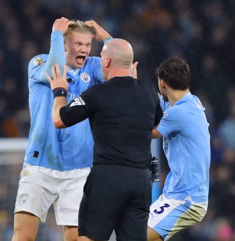 Haaland vô cùng tức giận sau trận hòa 3-3 giữa Man City với Tottenham tại vòng 14 Ngoại hạng Anh. Vì sao Haaland 'nổi điên' trong trận Man City hòa Tottenham?