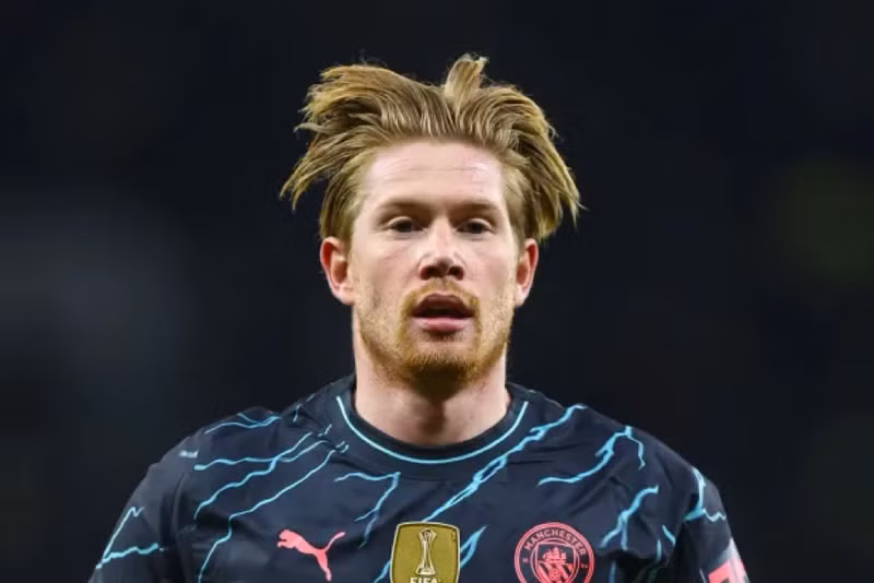 Kevin De Bruyne hưởng lương 30,7 triệu bảng Anh mỗi mùa tại Man City. Ronaldo hưởng lương cao nhất bóng đá, bỏ xa Messi