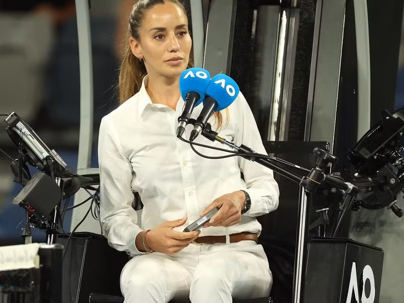 Trọng tài Marijana Veljovic gây chú ý với gương mặt xinh đẹp mỗi khi 'ngồi ghế nóng'. Nhan sắc 'hút hồn' của nữ trọng tài tại Grand Slam