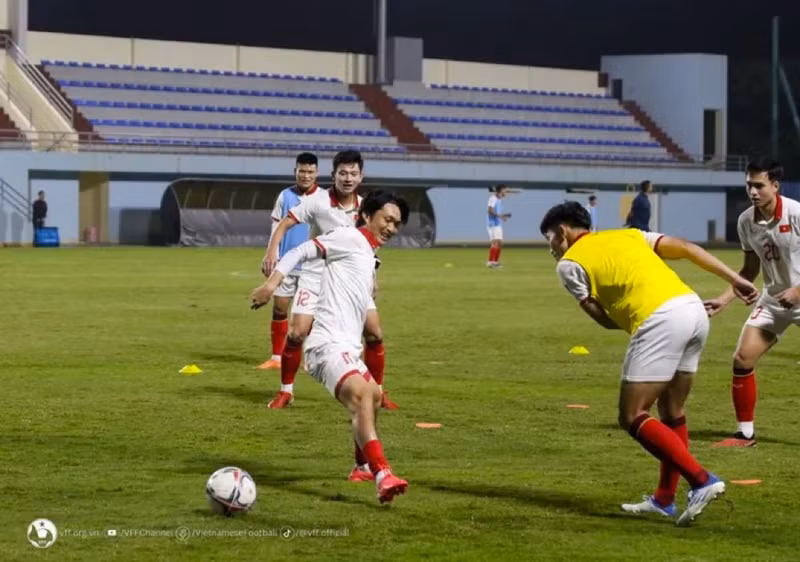 Tuấn Anh mang băng thủ quân và chơi trọn vẹn 90 phút ở trận mở màn vòng loại thứ hai World Cup 2026 khu vực châu Á. Thầy trò HLV Troussier ‘khổ luyện’ trước trận đấu Iraq