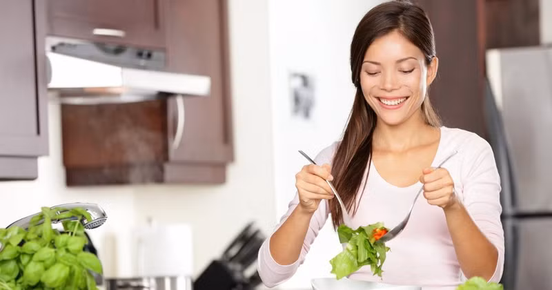 Rau bina là loại rau giàu giá trị dinh dưỡng và xét về tổng thể mang lại nhiều lợi ích cho sức khỏe. Những loại rau làm mát gan, thải độc tố nên ăn hàng ngày