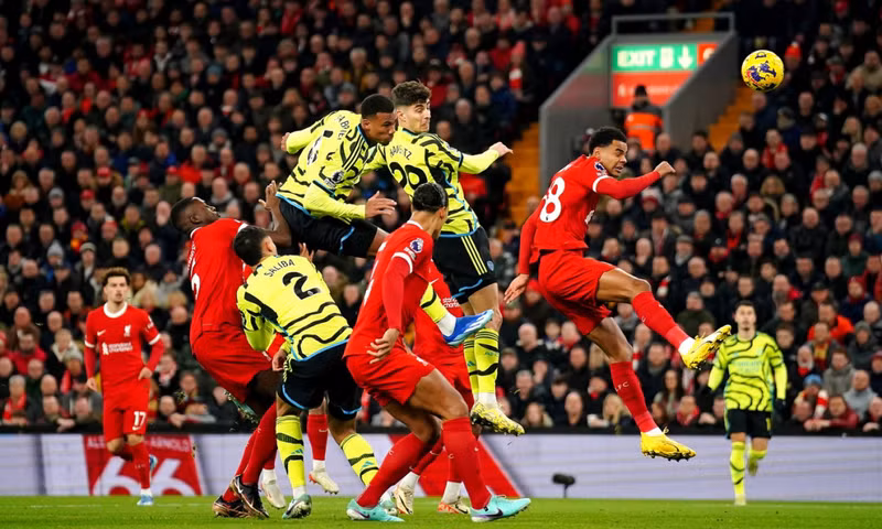 ‘Đại chiến’ Liverpool - Arsenal bất phân thắng bại khi hoà nhau 1-1. Kết quả vòng 18 Ngoại hạng Anh: Quá nhiều bất ngờ
