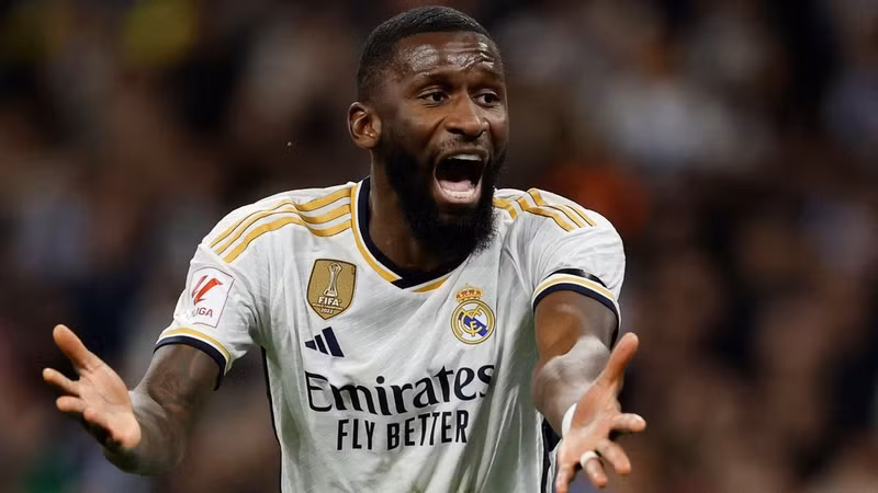 <strong> Hậu vệ Antonio Rudiger: </strong>Được xem như bức tường thành vững chắc án ngữ trước khung thành Real Madrid ở Champions League mùa 2023-2024.<br/> <strong> Real Madrid thống trị đội hình tiêu biểu Champions League