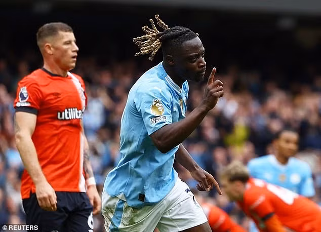 Jeremy Doku đã tô điểm cho màn trình diễn chói sáng bằng pha lập công nâng tỷ số lên 5-1 cho Man City ở phút 87. Chùm ảnh: Man City đè bẹp Luton, chiếm ngôi đầu Ngoại hạng Anh